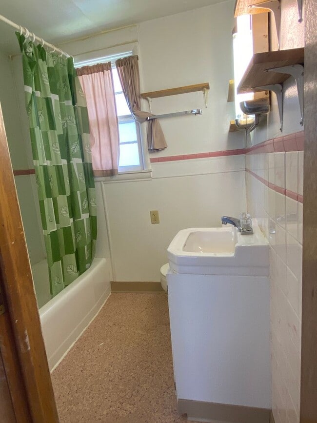 Building Photo - Cozy 2 bed, 1 bath House for Rent