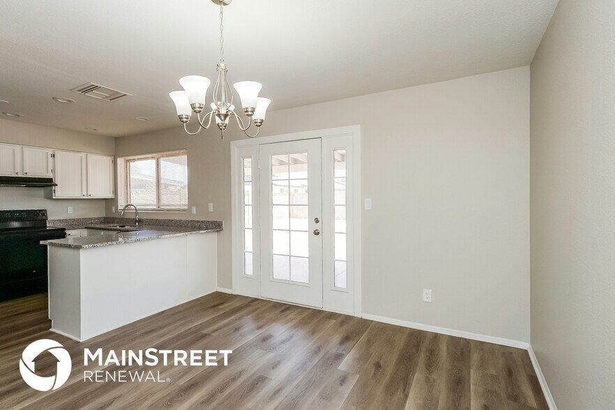 Building Photo - 2249 E Gable Ave