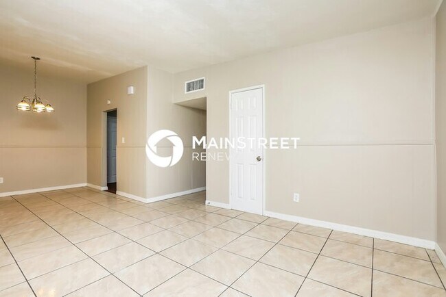 Building Photo - 3 Bedroom Pet-Friendly Home in Orlando, FL with Main Street Renewal