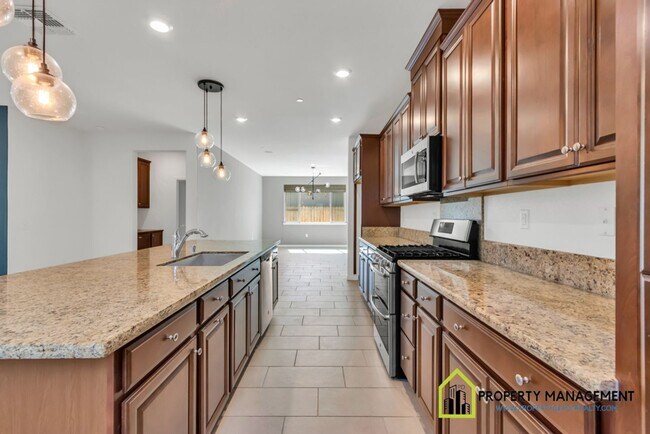 Building Photo - Vineyard Creek-Former Model Home