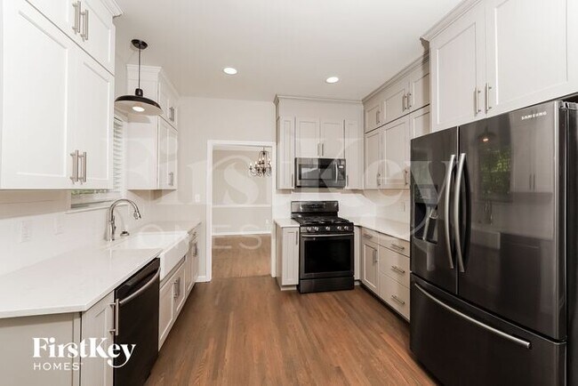 Building Photo - 3030 Weatherford Dr