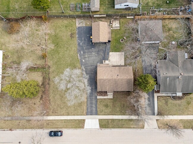 Building Photo - 25 McCabe Dr