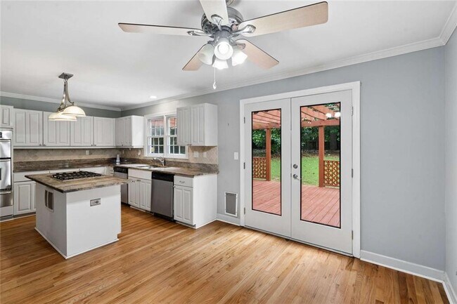 Building Photo - 30 S Battery Pl