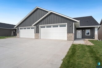 Building Photo - 1113 S Foss Ave