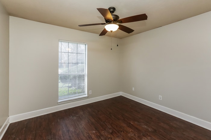 Building Photo - 2038 Red Oak Dr