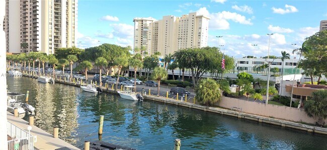 Building Photo - 1650 NE 115th St