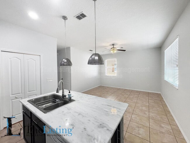 Building Photo - 11174 Savannah Landing Cir