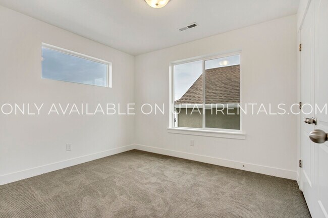 Building Photo - 4283 W Gate Keeper Dr