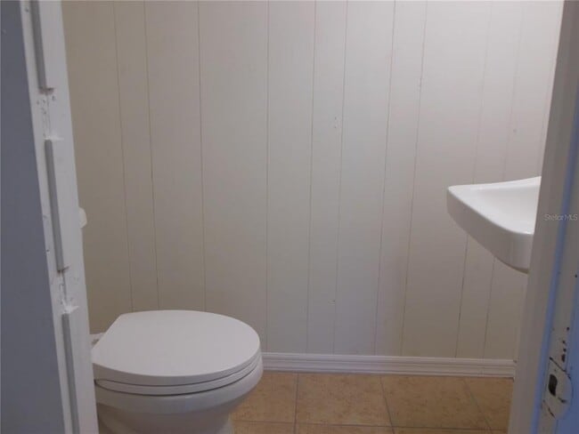 Building Photo - 2204 20th Ave W