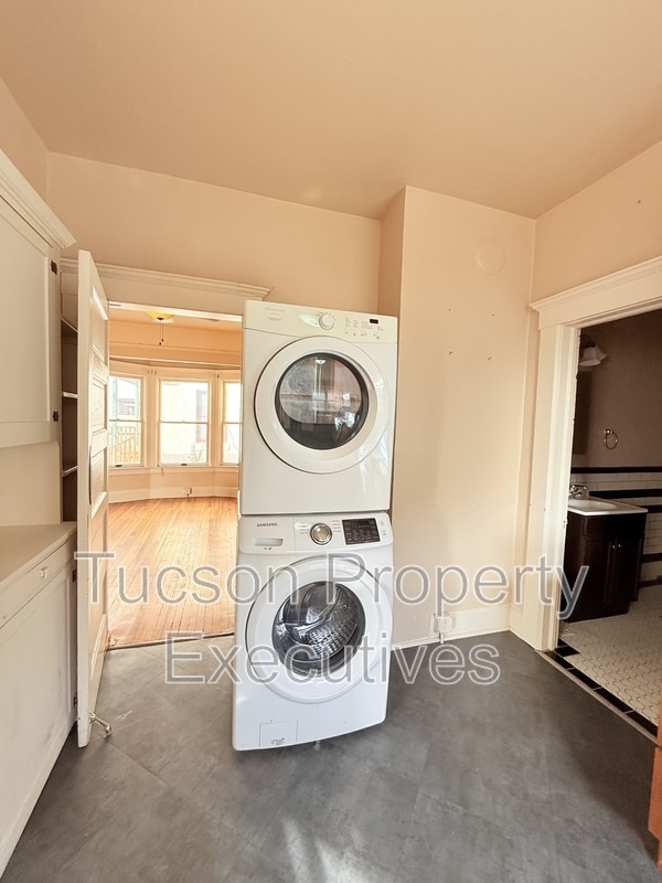 Building Photo - 340 S Scott Ave