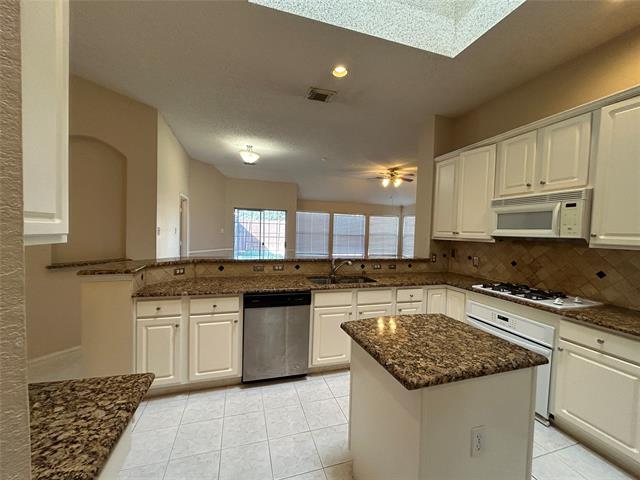 Building Photo - 3805 Pine Valley Dr