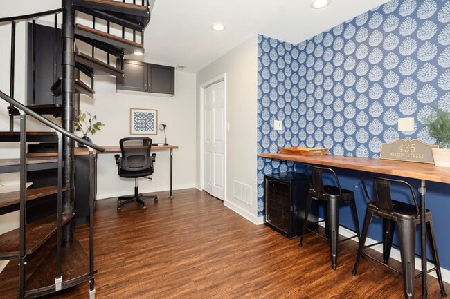 Building Photo - 1354 Broadway-SI ID1056136P