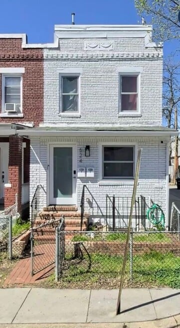 Building Photo - 624 20th St NE