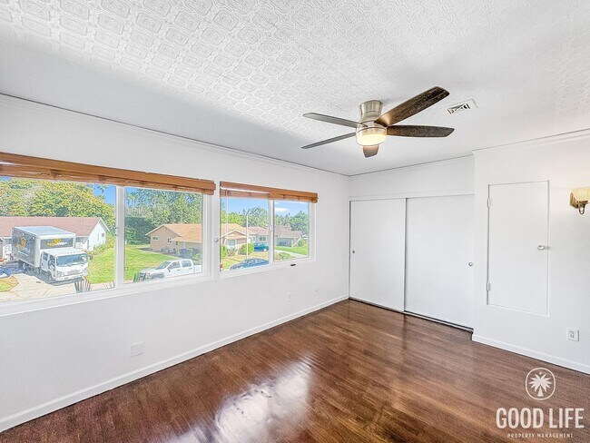 Building Photo - Beautiful 2B/1.5BA Condo For Rent In Unive...