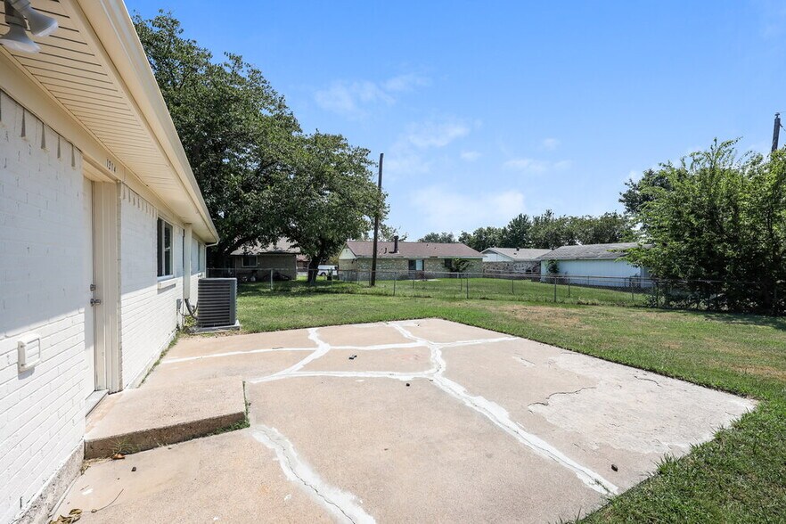 Building Photo - 1214 Ashland Dr