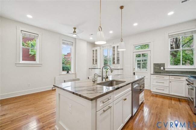 Building Photo - 1801 Grove Ave