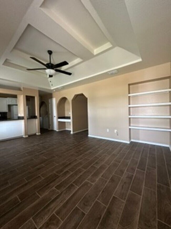 Building Photo - 1002 Lexington Cir