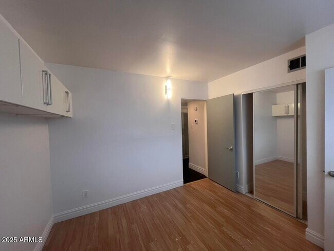 Building Photo - 1010 E Osborn Rd