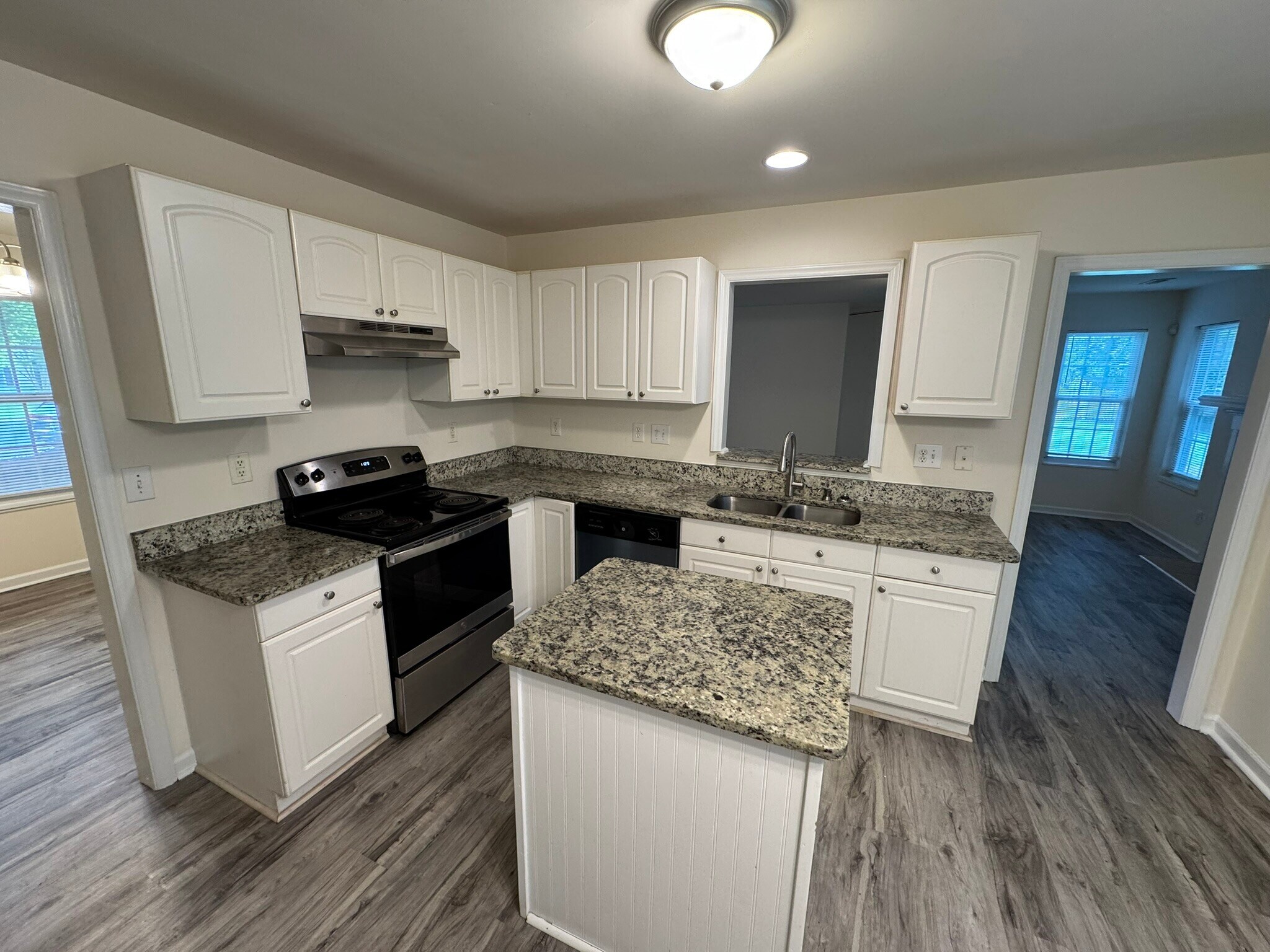 Building Photo - 6610 Cedar Cliff Dr