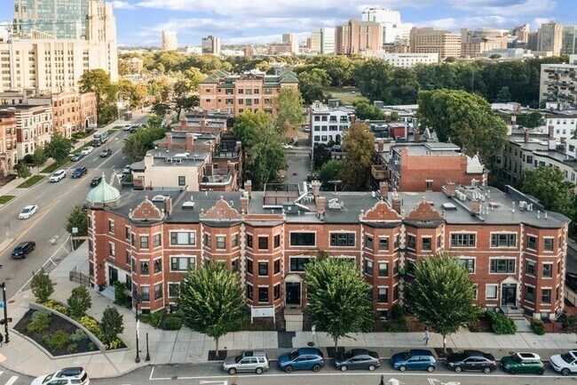 Building Photo - 903 Beacon St