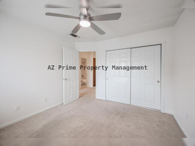 Building Photo - 1343 E Beacon Dr