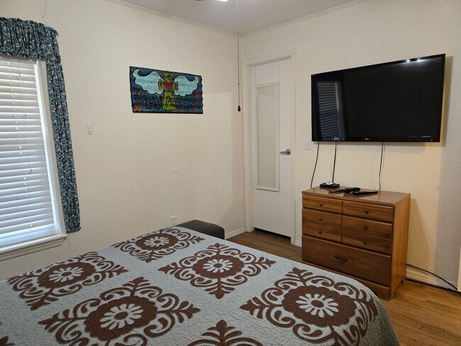 Building Photo - Spacious Home Near Mechem