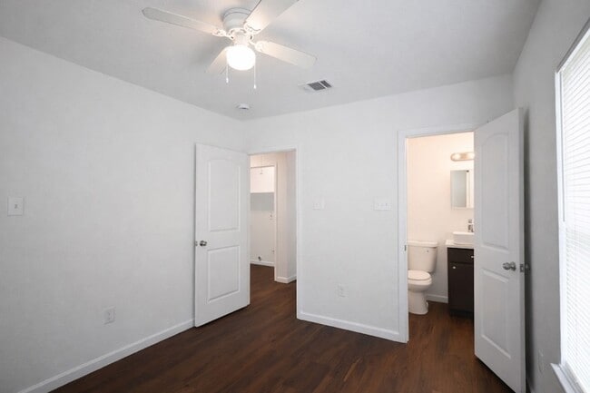 Building Photo - 916 Parkway Dr