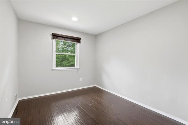 Building Photo - 131 Casmar St SE