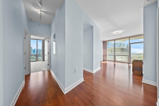 Building Photo - 1235 S Prairie Ave