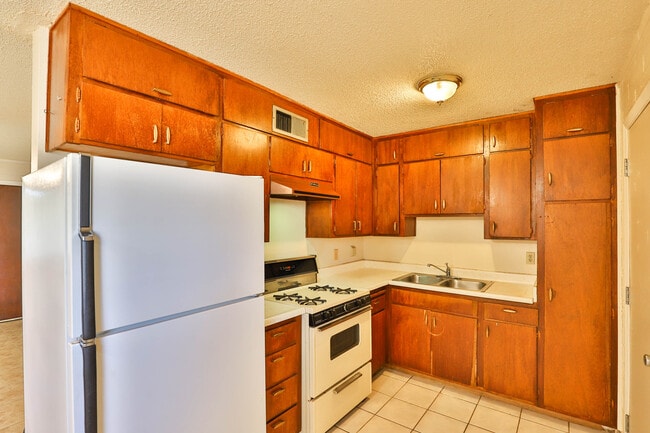 Building Photo - 505 S Lesueur