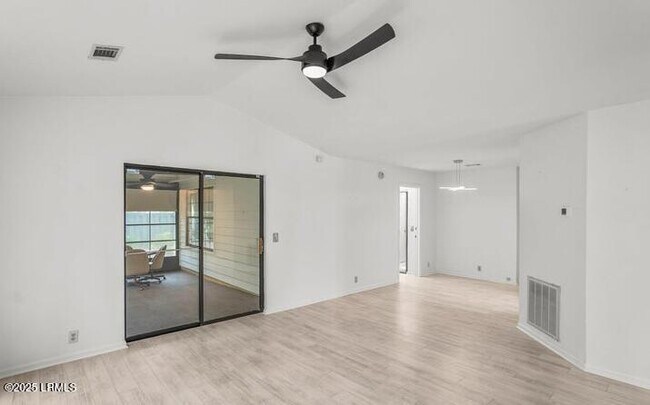 Building Photo - 2909 Waters Edge Ct E