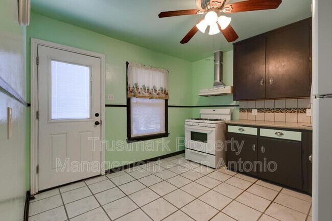 Building Photo - 1322 W Malone Ave