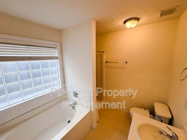 Building Photo - 7704 Redwood Ave