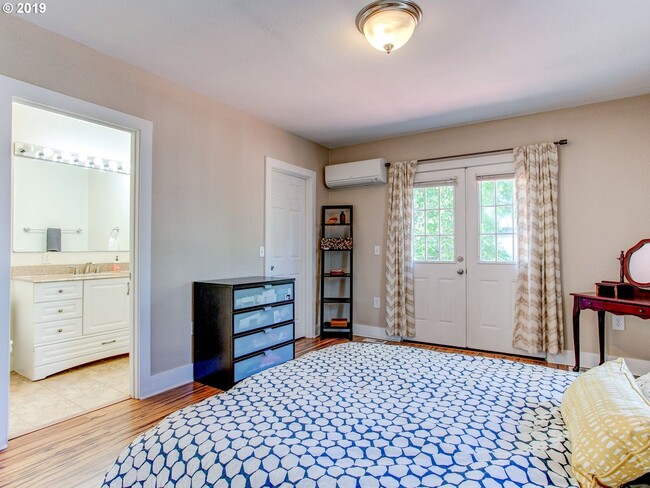 Building Photo - Great 2 Bed 2 Ba bungalow located in the P...