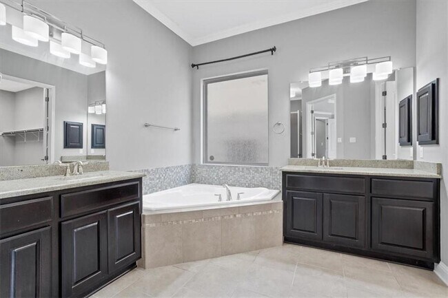 Building Photo - 409 Spanish Mustang Dr