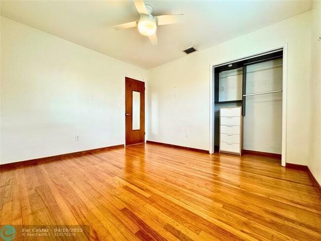 Building Photo - 311 NE 48th Ct