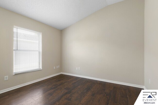 Building Photo - SPACIOUS 3/2/2 IN POPULAR PINE GROVE