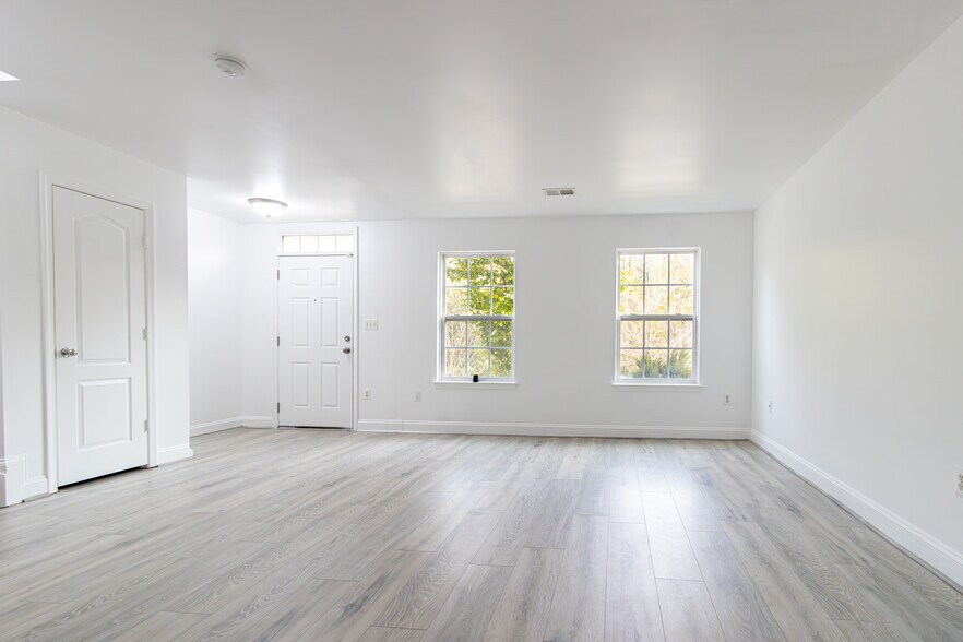 Building Photo - 2607 River Basin Ln