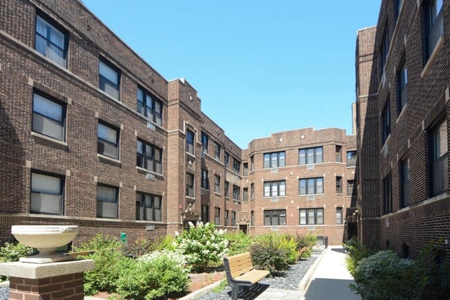 Building Photo - 726 W Addison St