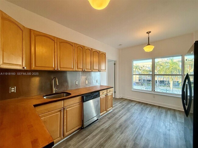 Building Photo - 4035 Meridian Ave