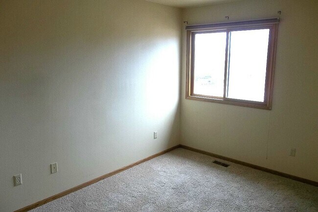 Building Photo - Traditional Elegance with Room to Grow in ...
