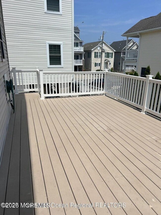 Building Photo - 83 Vanard Dr