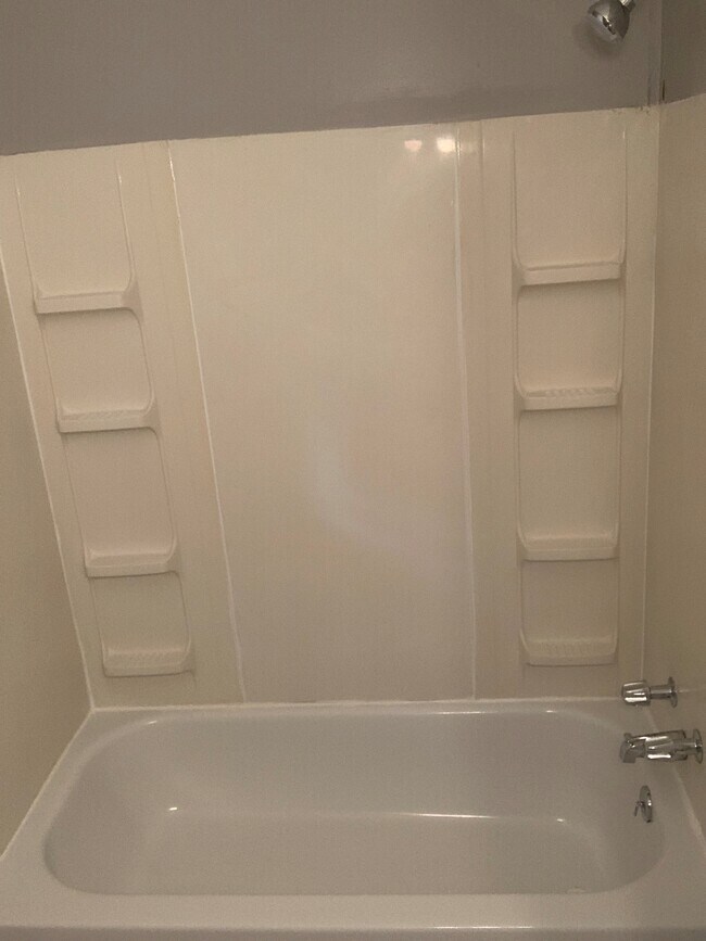 Building Photo - 624 E Division St