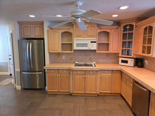 Building Photo - 1132 Ridge Dr
