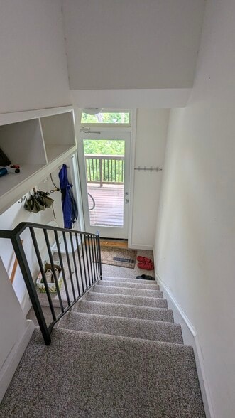 interior entry - 900 N Ivy St