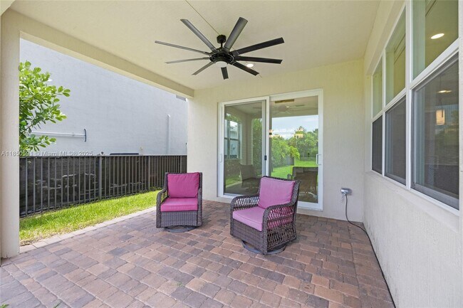 Building Photo - 4048 Veleiros Ave