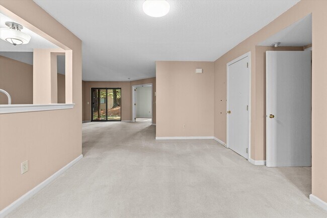 Building Photo - 221 Trailside Way