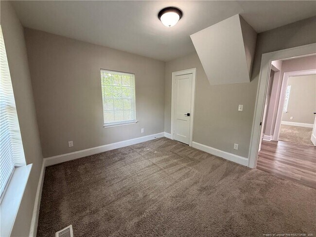 Building Photo - 122 Kensington Cir