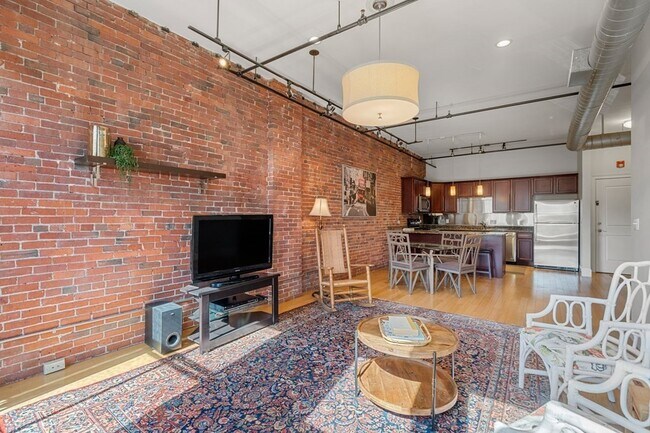 Building Photo - 61 Market St