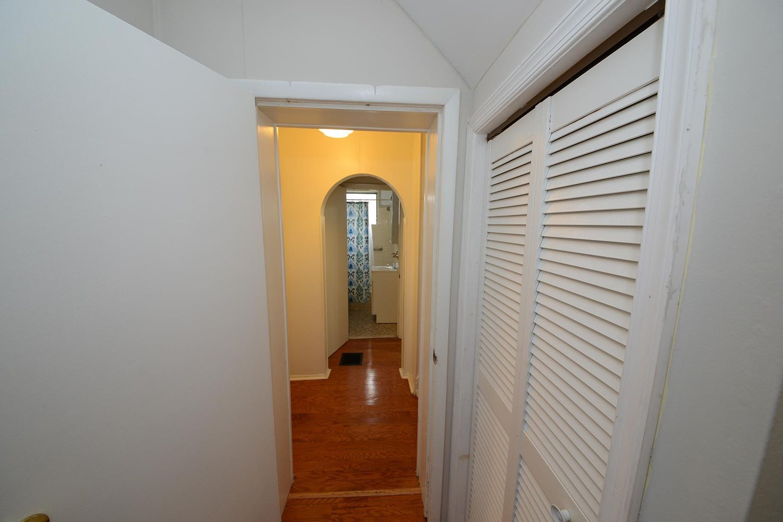 Building Photo - 128 S Bonsall St